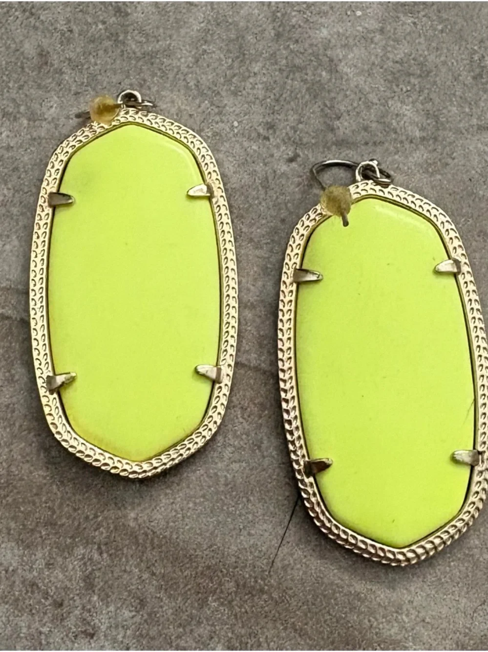 Kendra Scott Lime Green Elle Drop Earrings in Gold - Picture 1 of 1
